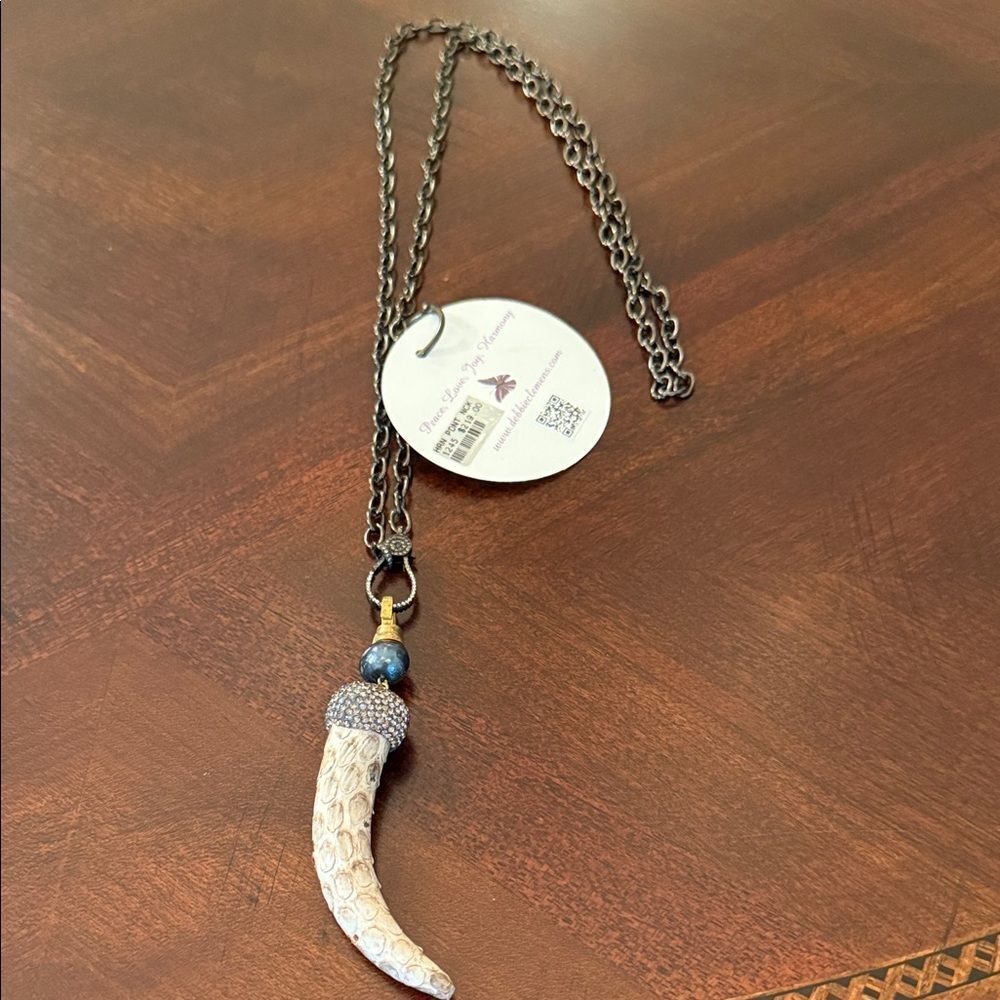 NWT Debbie Clemens Horn Necklace 19”